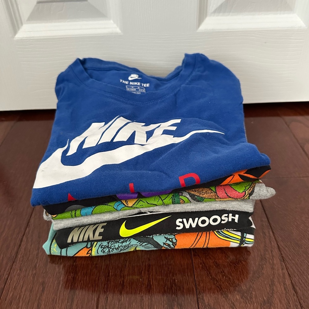 Boys Size Small (5-6) Graphic Shirt Bundle